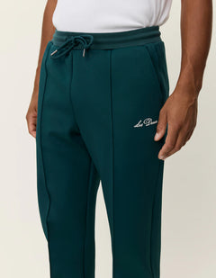Nærbillede af Les Deux Ballier Crew track pants i Sea Moss grøn på model