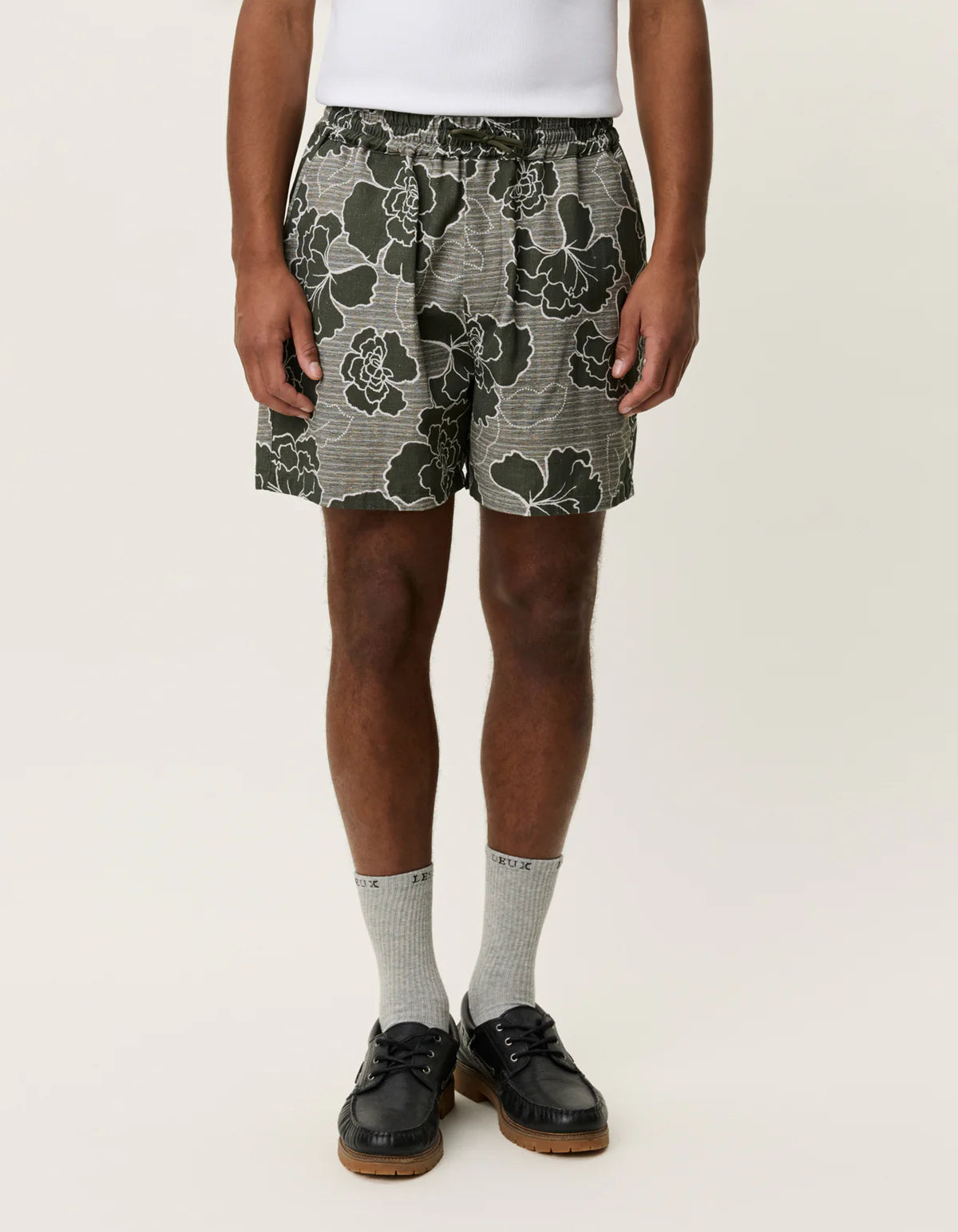Les Deux Charlie Poppy AOP Shorts - Olive Night