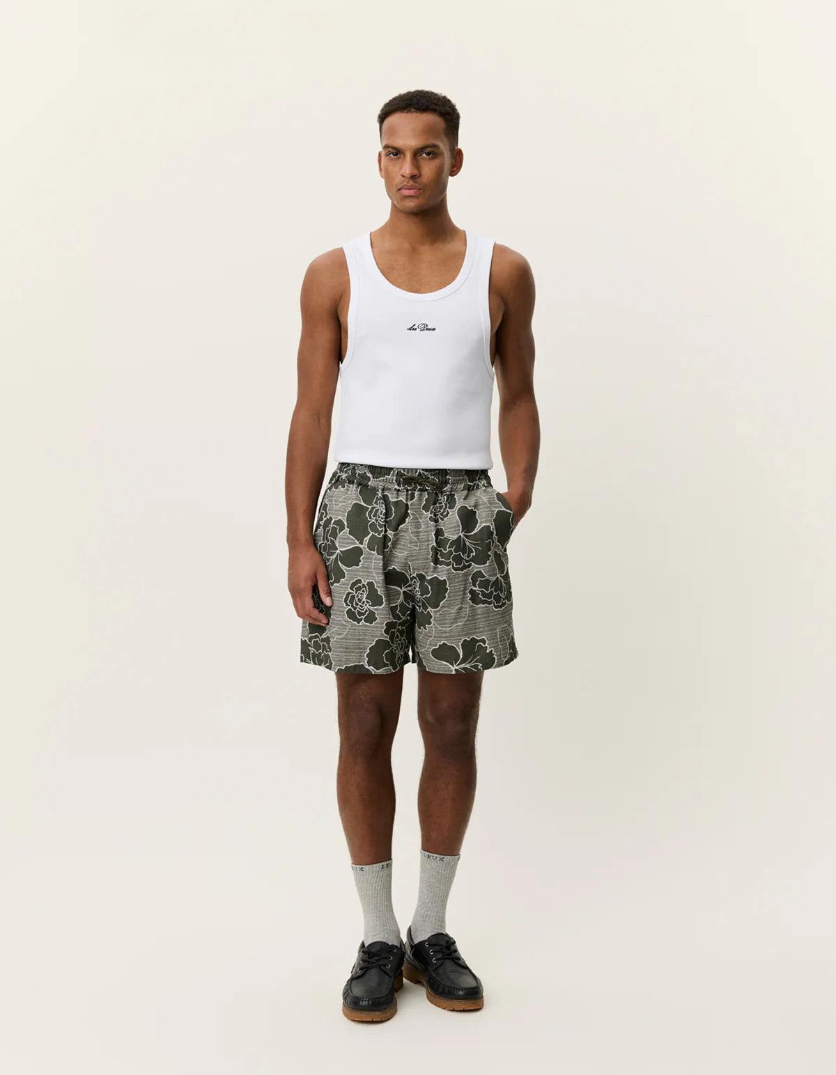 Les Deux Charlie Poppy AOP Shorts - Olive Night
