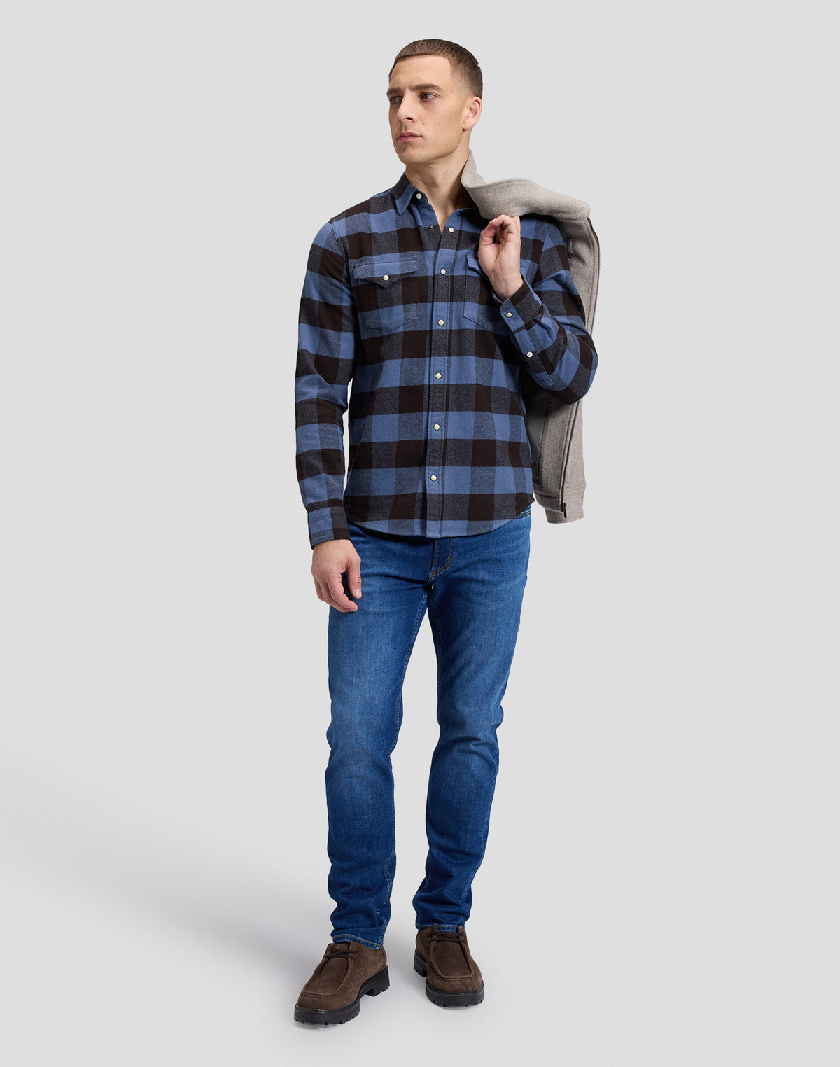 Lee Clean Western ternet skjorte 17551 stylet med jeans – helfigur