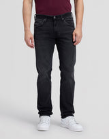 Lee Daren jeans i Playing With Matches mørkeblå på model set forfra