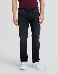 Lee Daren jeans i Playing With Matches mørkeblå på model set forfra
