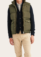 Morris Lennox dunvest i oliven – model set forfra