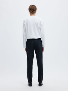Selected 175 Slim New Miles Flex bukser i Dark Sapphire navy set fra siden på model