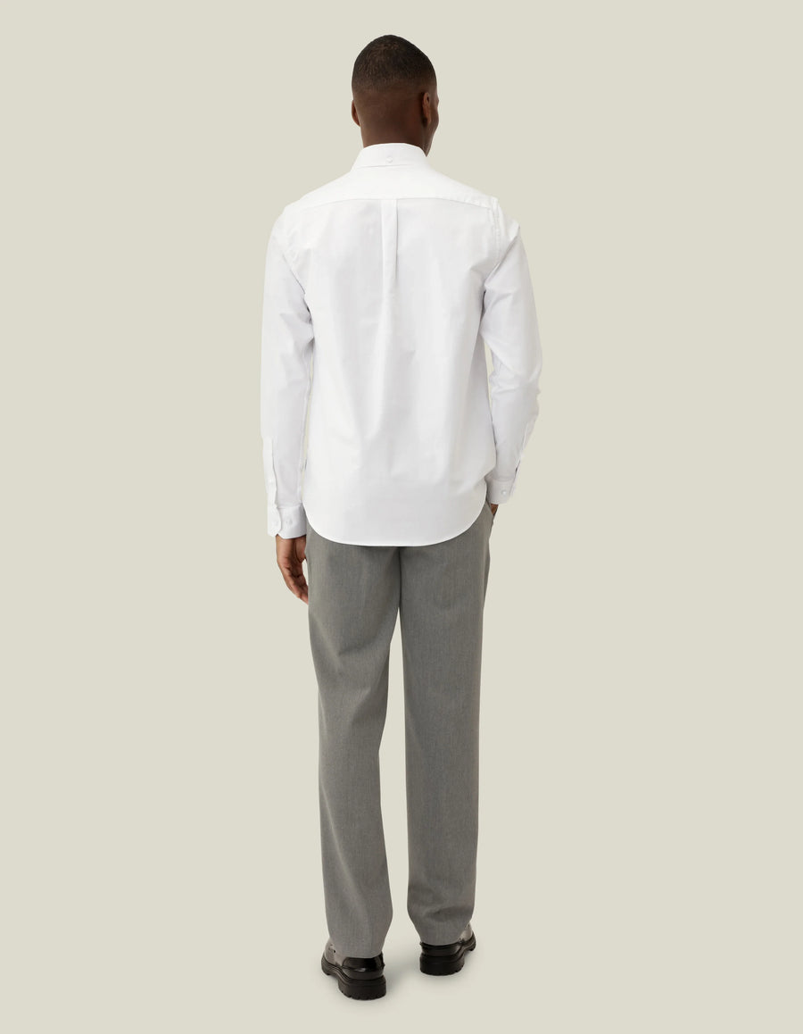 Les Deux Core Contrast Oxford skjorte i hvid – model set bagfra