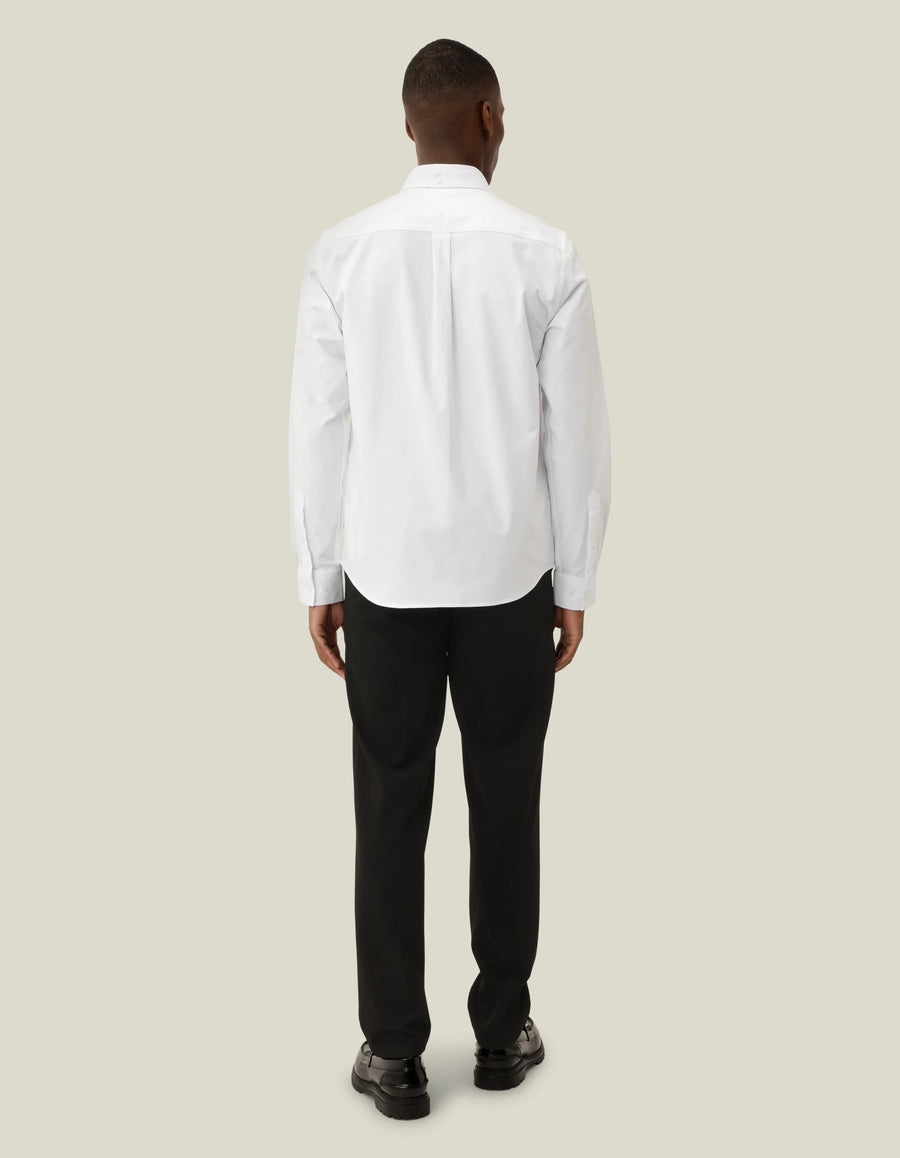 Les Deux Core Oxford skjorte i hvid – model set bagfra