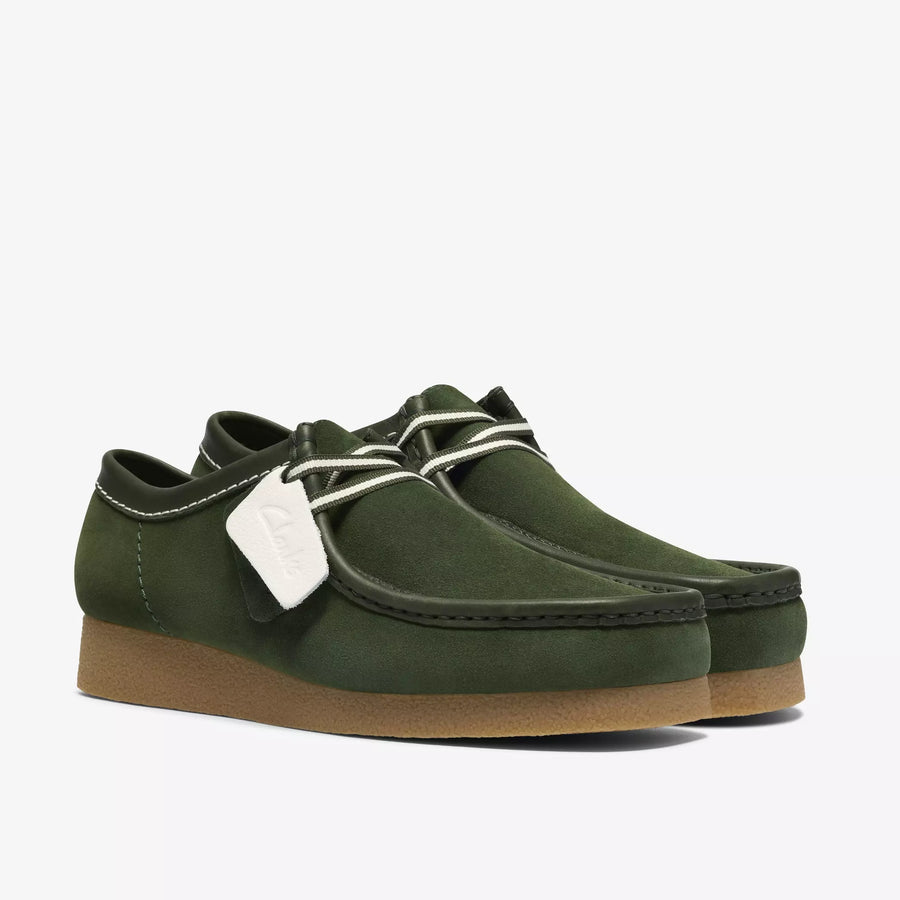 Clarks Wallabee EVO sko i grøn ruskind set fra siden