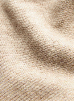 Detalje af strik på Morris Hertford cardigan med knapper i khaki