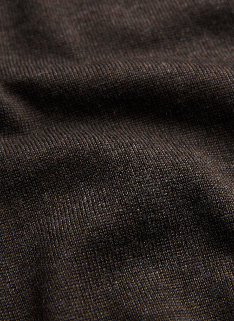Detalje af merinostrik på Morris merino skjortecardigan i brun