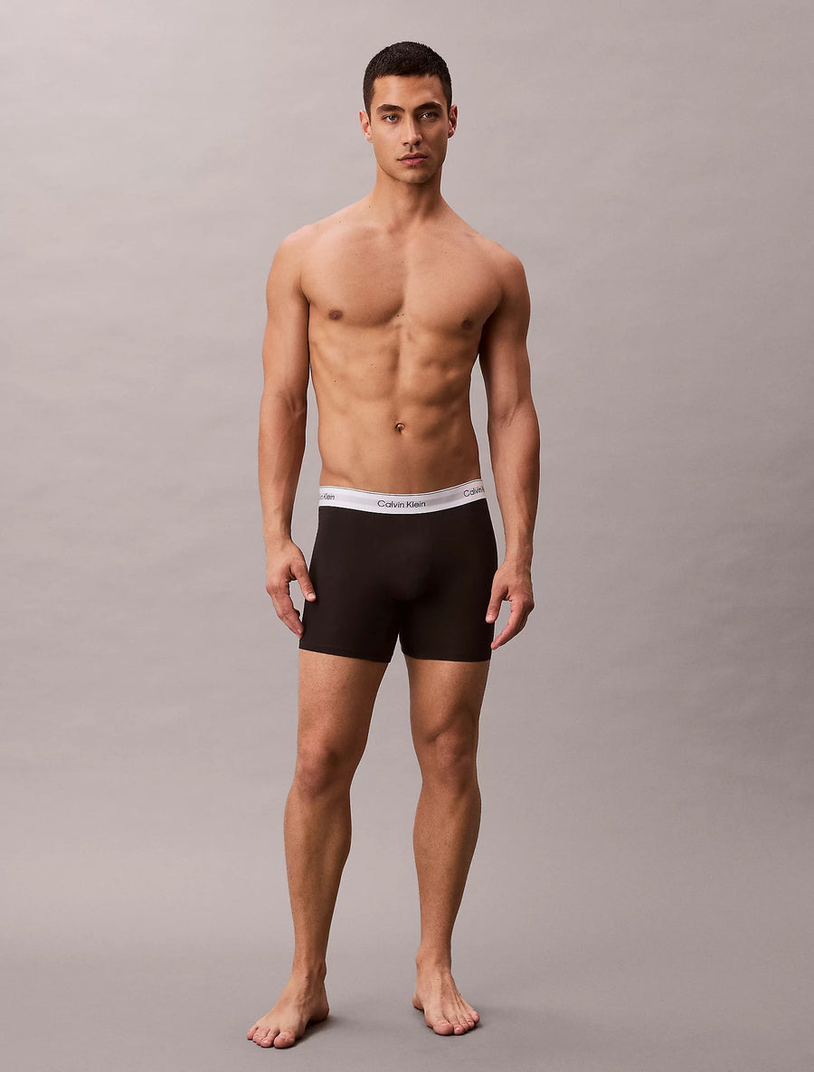 Calvin Klein Icon Cotton Stretch boxer briefs 3-pak i sort – model set forfra