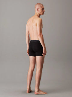 Sorte Calvin Klein Icon Cotton Stretch boxer briefs på model set bagfra