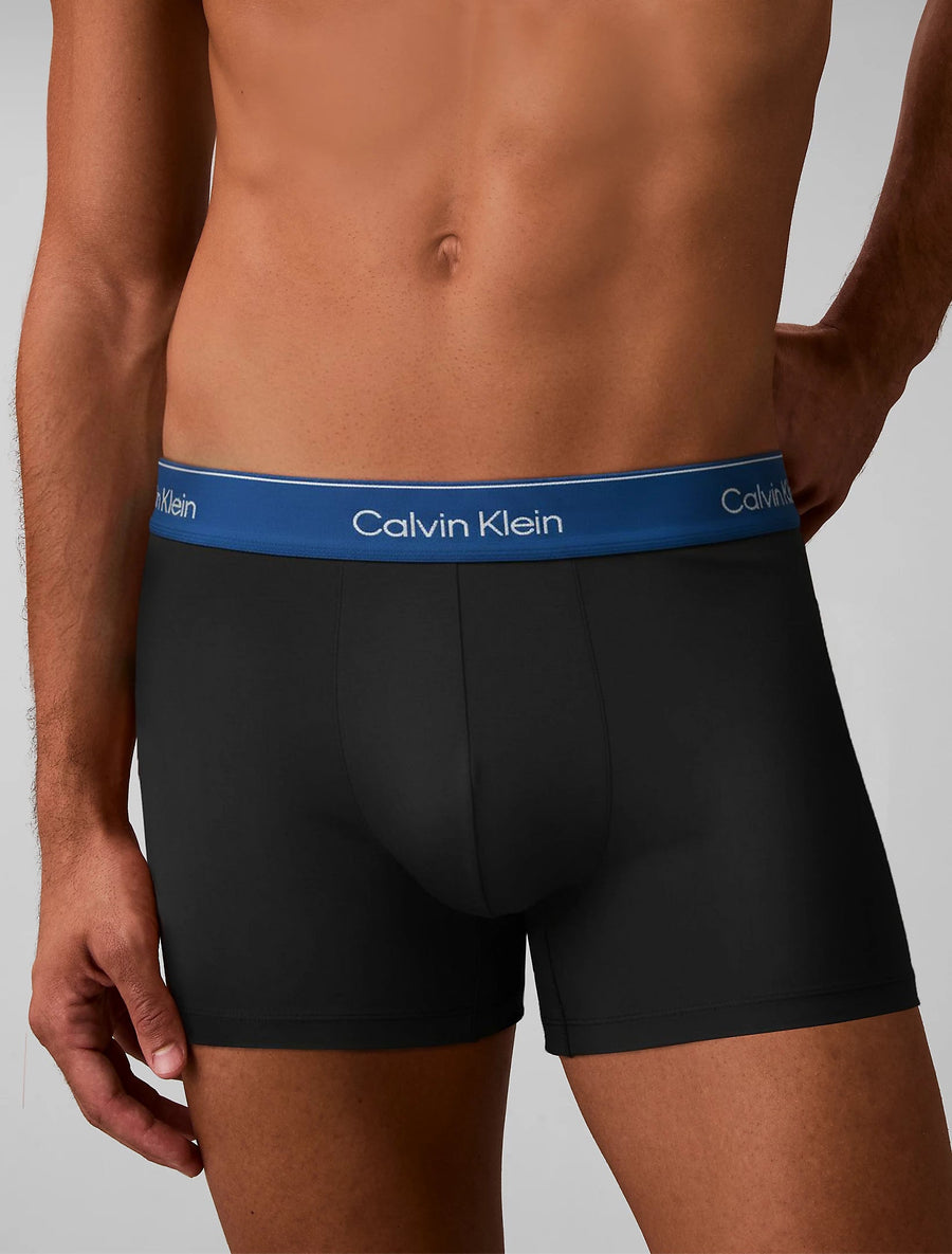 Nærbillede af Calvin Klein Icon Cotton Stretch boxer briefs 5-pak i sort med farvede linninger set forfra