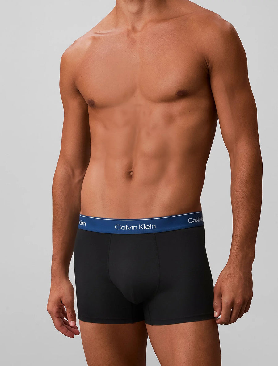 Calvin Klein Icon Cotton Stretch boxer briefs 5-pak i sort med farvede linninger – model set forfra