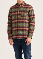 Morris Slim Fit flannelskjorte med store tern i oliven – model set forfra