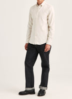 Morris Slim Fit flannelskjorte i sildeben i offwhite set fra siden – helfigur