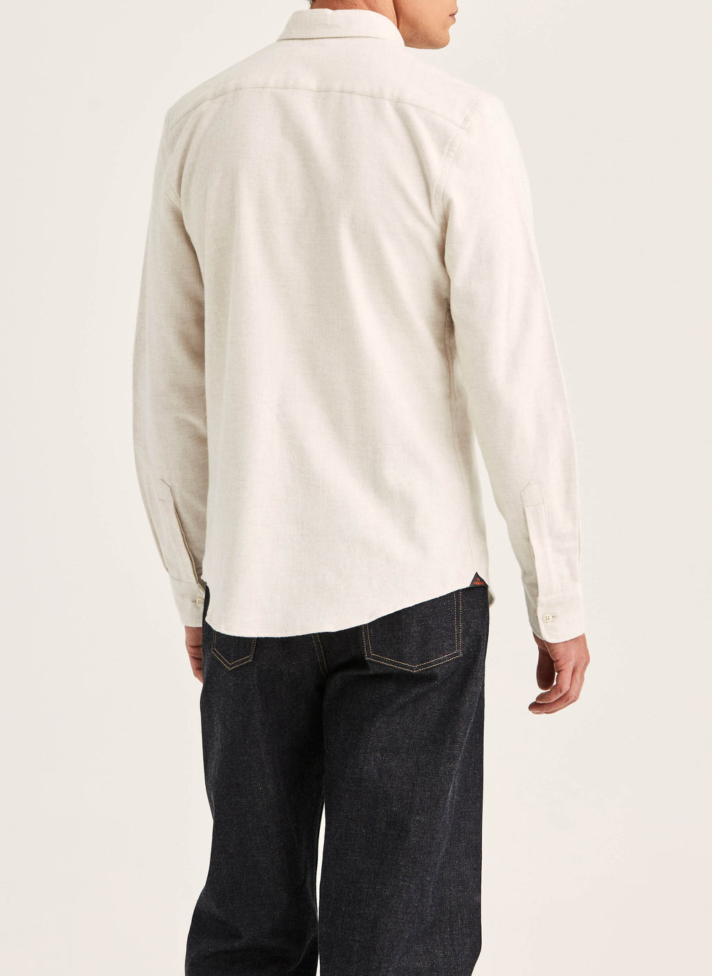 Morris Slim Fit flannelskjorte i sildeben i offwhite set fra siden