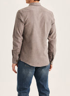 Morris Slim Fit flannelskjorte i sildeben i brun set fra siden