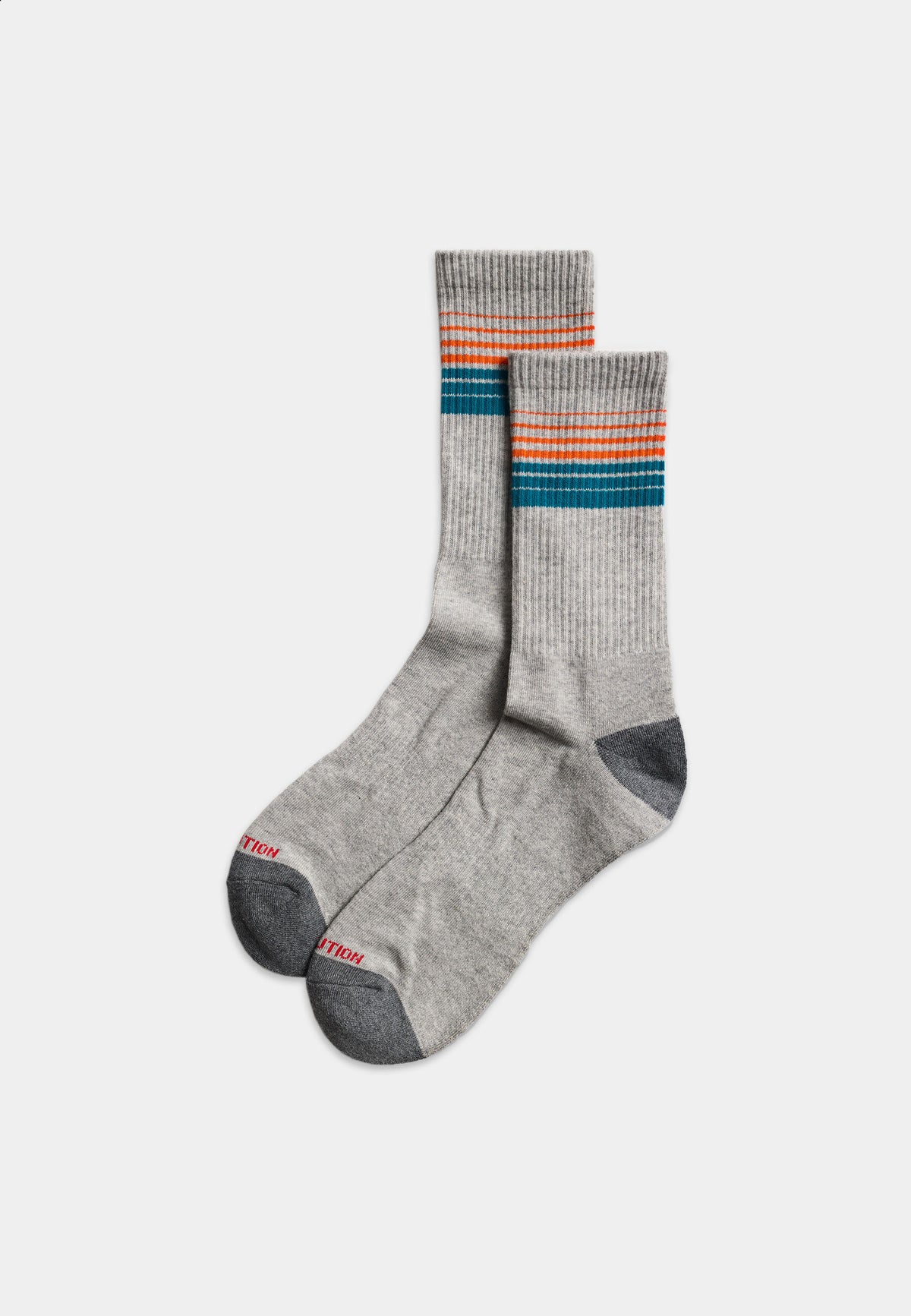 Par Revolution jacquard strømper 8929 i grå med striber set fra siden