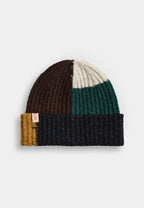 Revolution Melange beanie 9329 i mørkegrøn med farveblokke i brun, sort og sennep – produktbillede