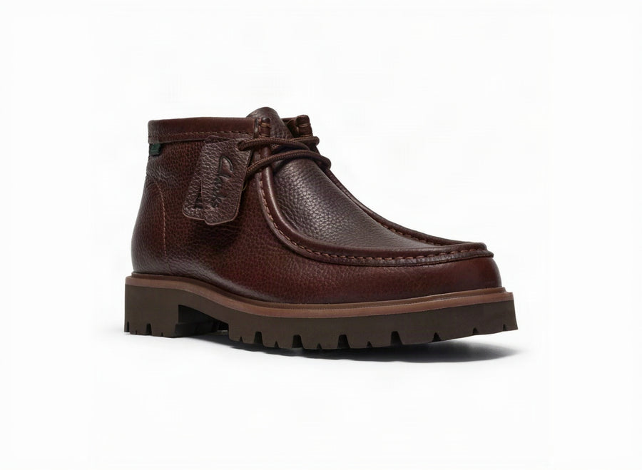 Clarks Cleyhill Top støvler i mørkebrunt læder set skråt fra siden