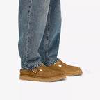 Clarks Solsbury Mule i farven Cola Suede - Hos MEN - Supermen.dk