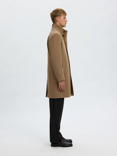 Selected Rainar frakke i uldblanding i Fallen Rock beige melange set fra siden