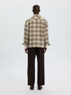 Selected Ole-Pablo overshirt i uldblanding ternet i Oatmeal og Walnut på model – helfigur