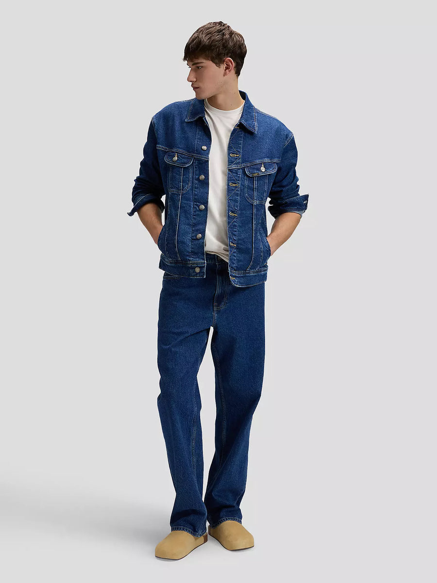 LEE Asher Loose jeans i Indigo Warp stylet med denimjakke – helfigur