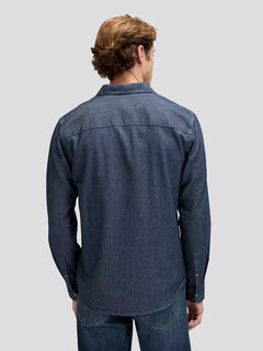 LEE Regular Leesure skjorte i indigo Railroad-struktur set bagfra