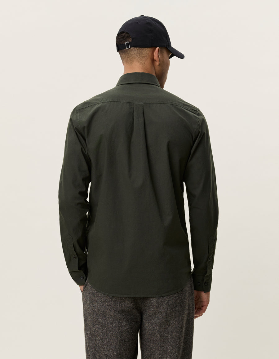 Les Deux Light Oxford skjorte i Rosin Green mørkegrøn set bagfra