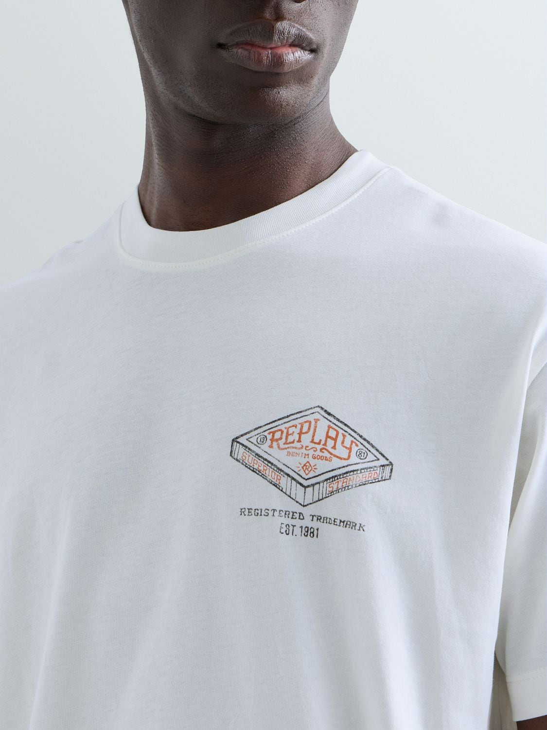 Replay Relaxed Fit T-shirt med industrielt print i Gardenia cremehvid – billede 5