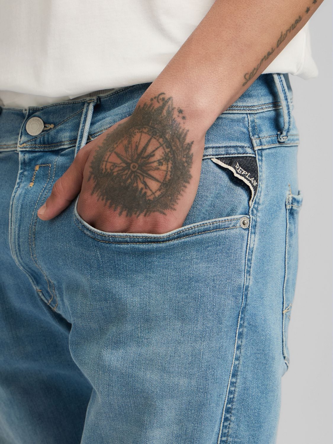 Replay Anbass Slim Fit Jeans i Light Blue lyseblå – billede 5