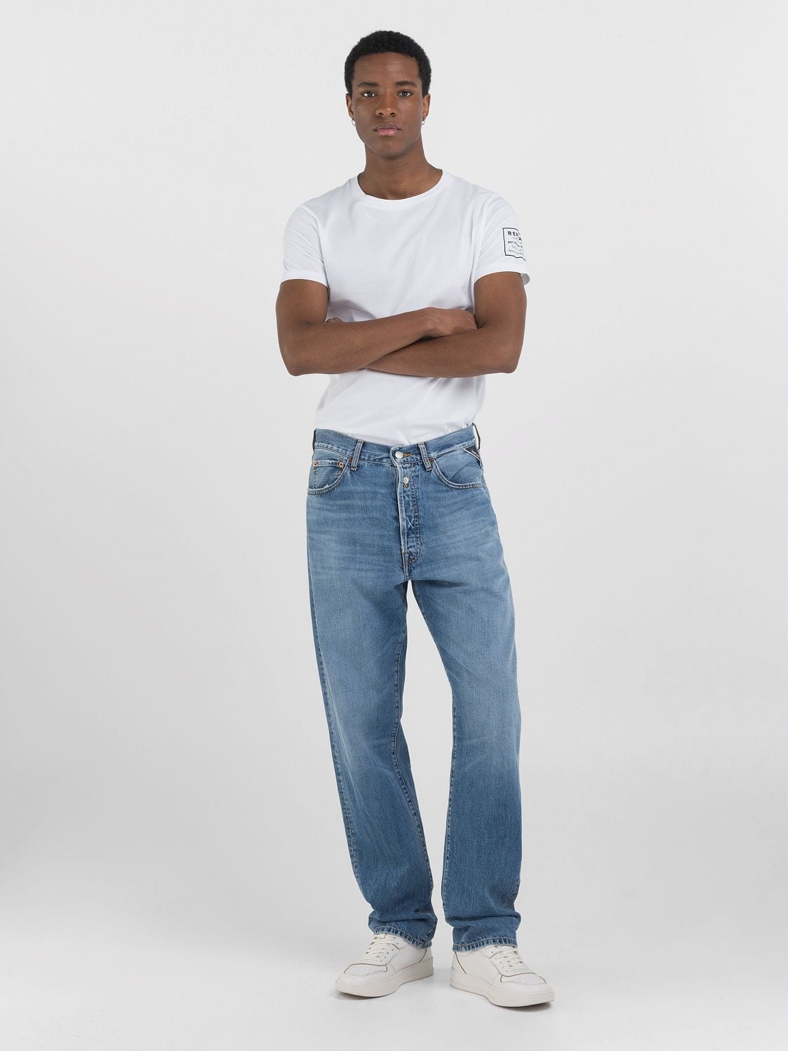 Replay M9Z1 Straight Fit Jeans i Medium Blue mellemblå