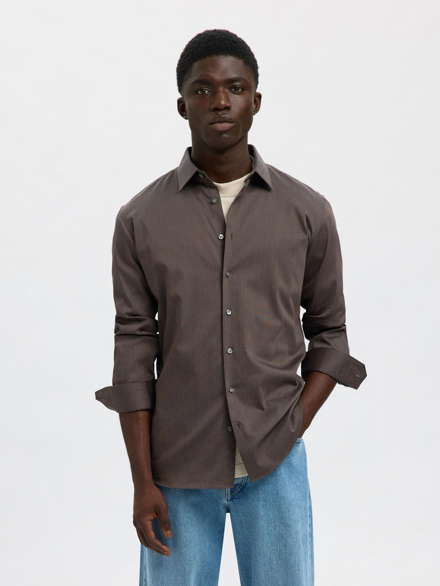 Selected Performance Stretch Slim Fit skjorte i Morel brun melange – model set forfra