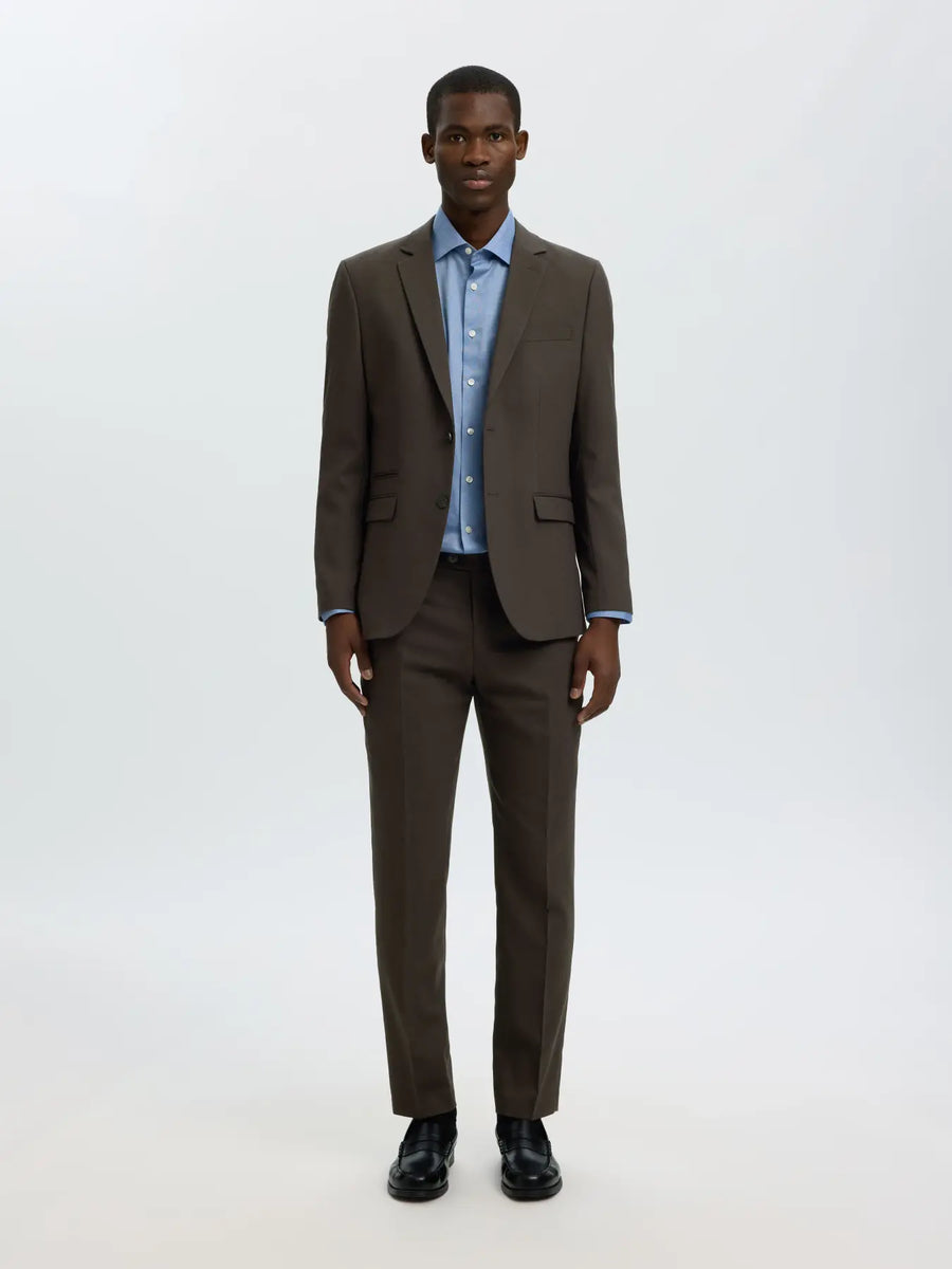 Selected Slim habitbukser i Delicioso brun stylet med blazer og skjorte