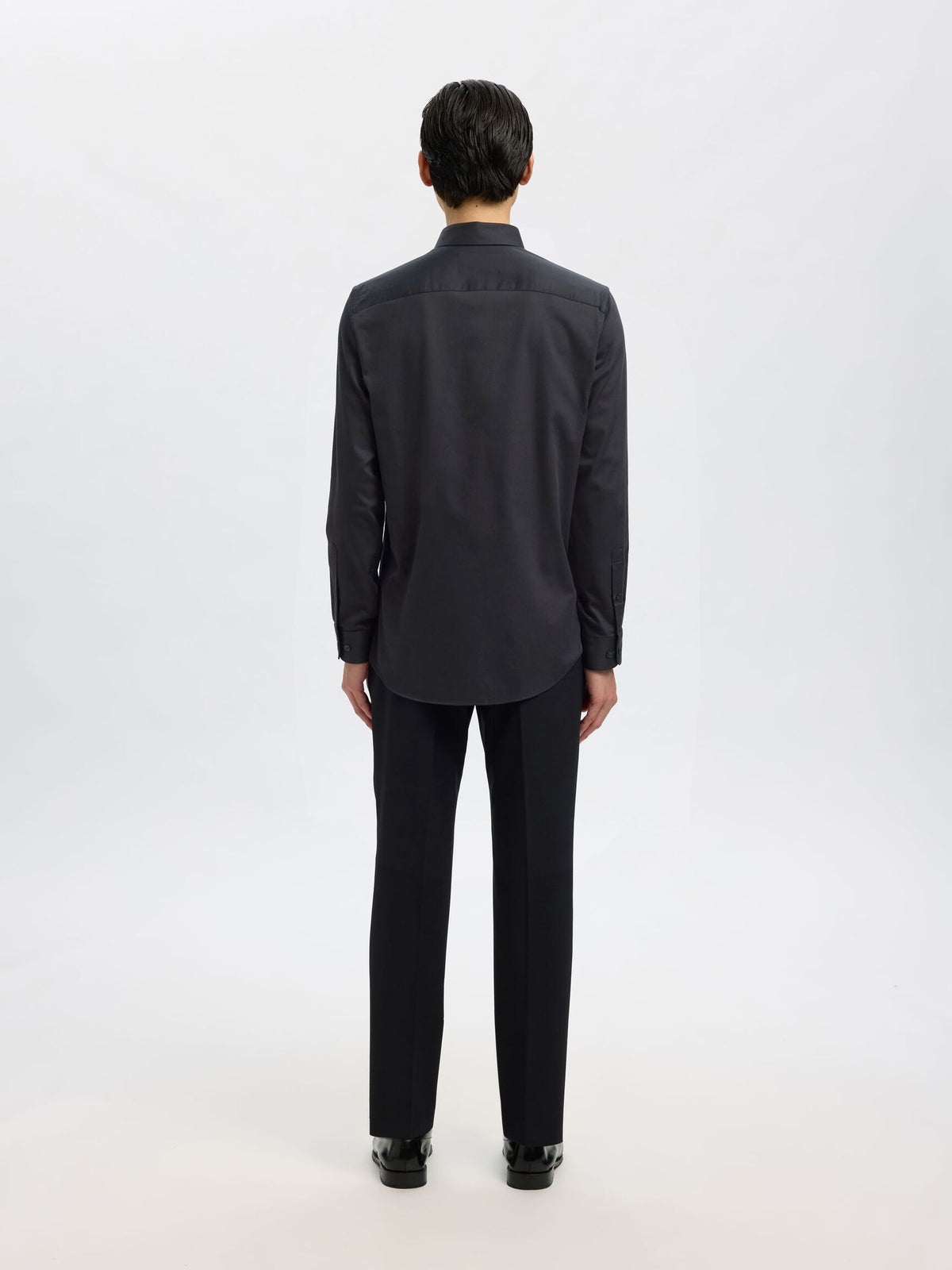 Selected Performance Stretch Slim Fit skjorte i sort set bagfra