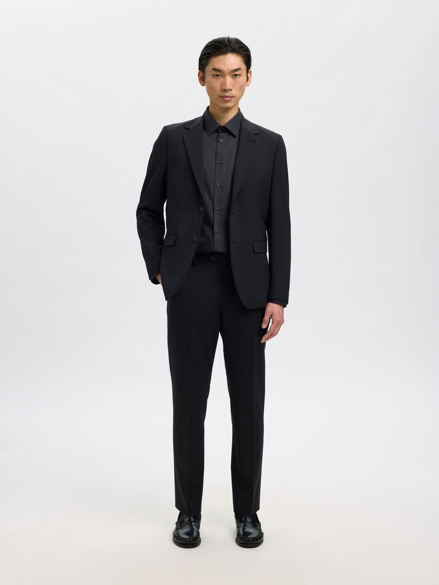 Selected Performance Stretch Slim Fit skjorte i sort stylet med sort blazer