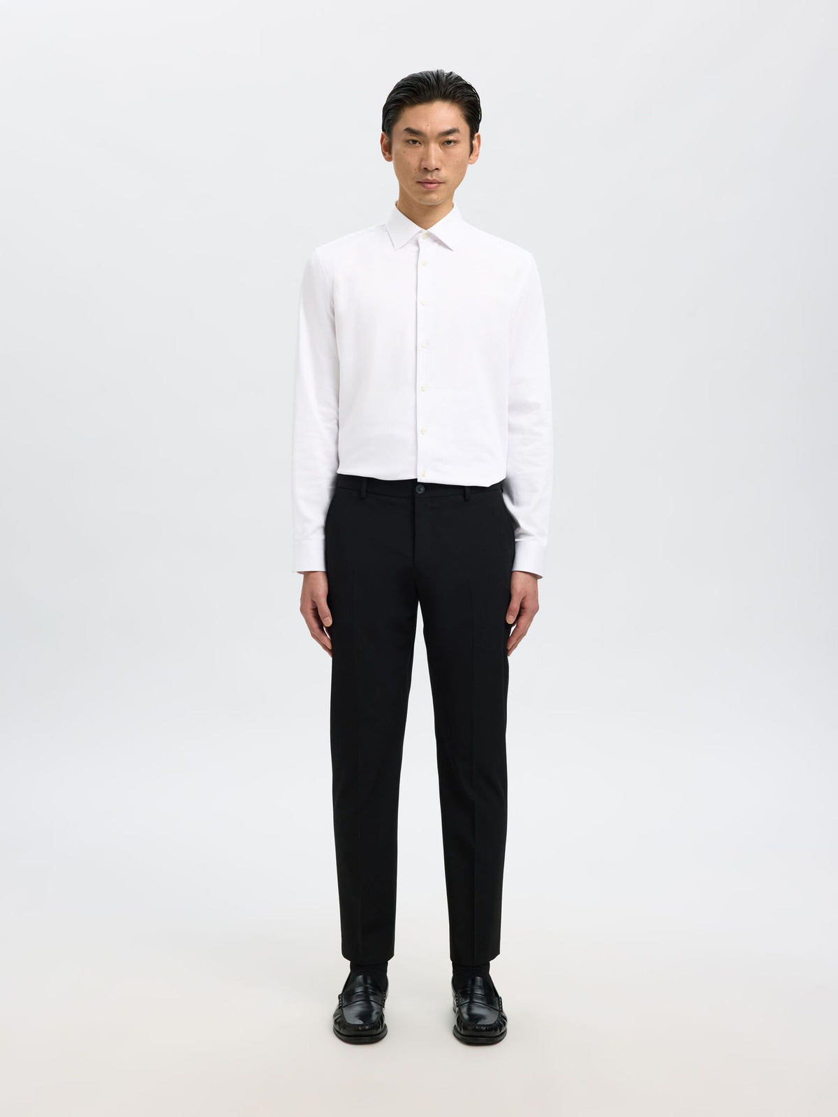 Selected Performance Stretch Slim Fit skjorte i hvid – helfigur set forfra