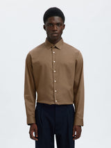 Selected Performance Stretch Slim Fit skjorte i Chocolate Chip brun – model set forfra
