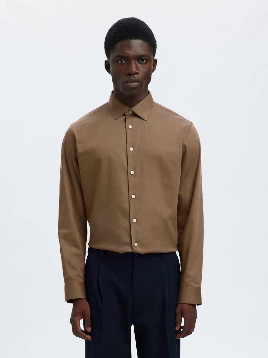Selected Performance Stretch Slim Fit skjorte i Chocolate Chip brun – model set forfra