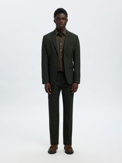 Selected Performance Stretch Slim Fit skjorte i Forest Night mørkegrøn stylet med mørk jakke