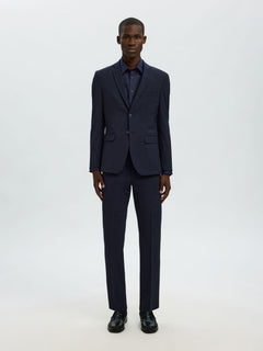 Selected Performance Stretch Slim Fit skjorte i Sky Captain navy stylet med mørk blazer