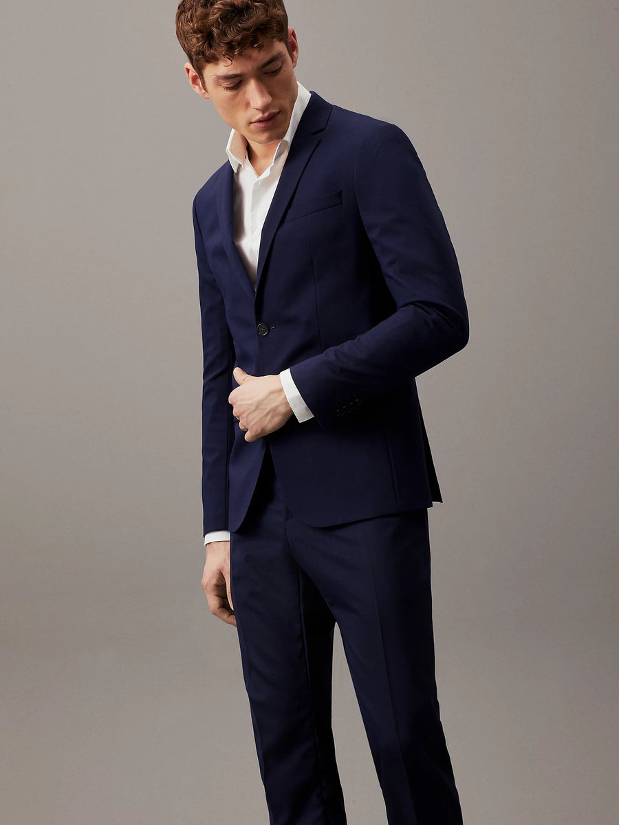Calvin Klein Slim enradet blazer i uldstretch i navy set fra siden