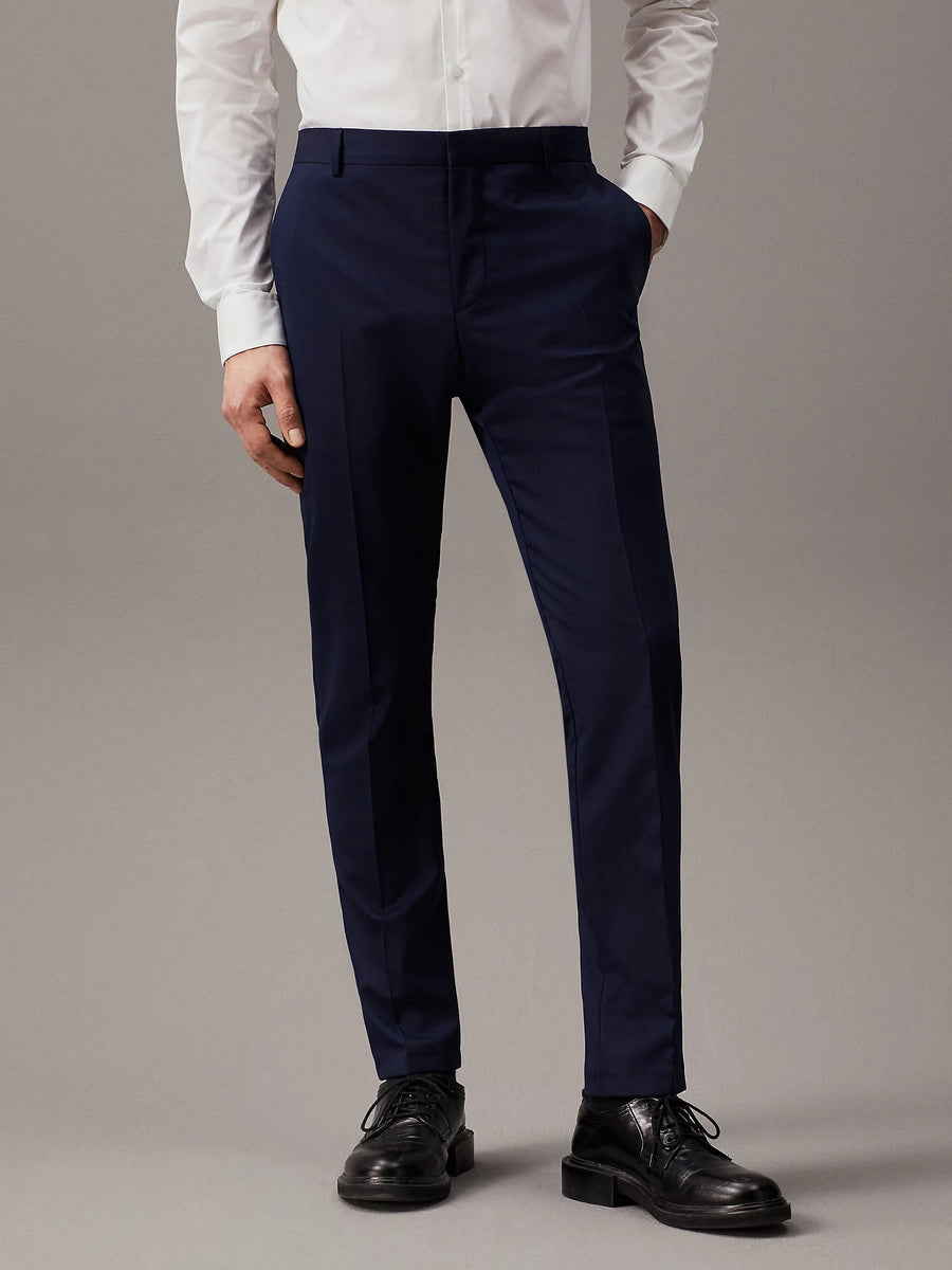 Calvin Klein Slim habitbukser i uldstretch i navy set fra siden