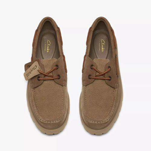 Clarks Cleyhill Boat sejlersko i sandfarvet og beige ruskind til mænd fra MEN – supermen.dk