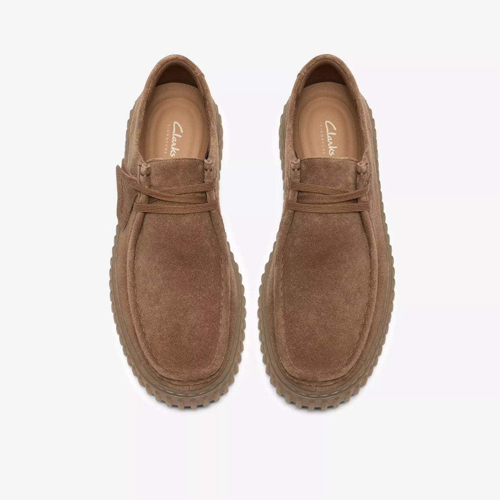 Clarks Torhill Lo sko i Cola Suede brun ruskind til mænd fra MEN – supermen.dk