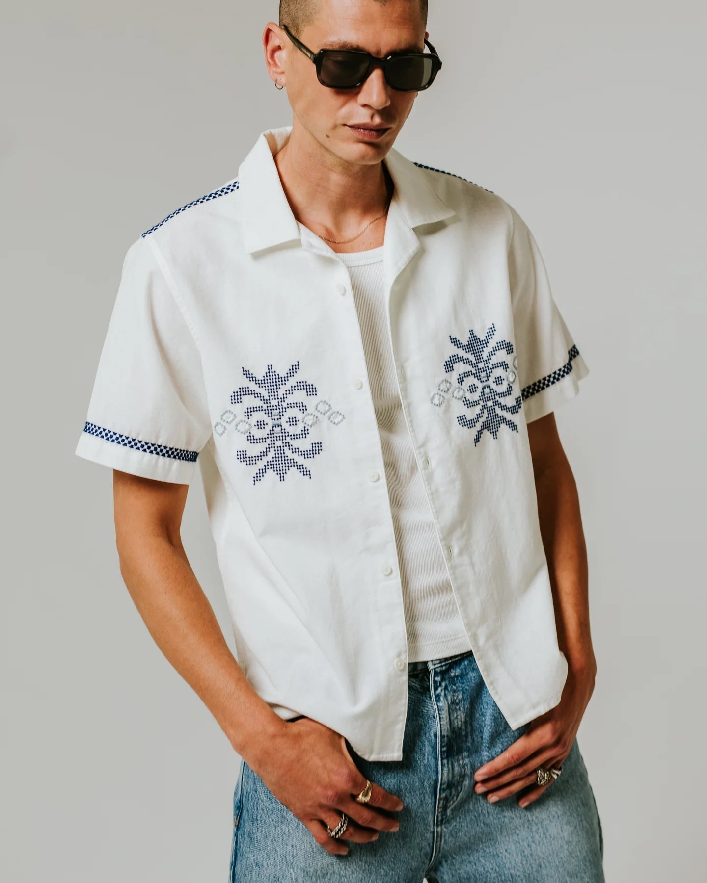 Didcot - Ecru Motif Embroidered Short - Sleeve Shirt - Supermen.dk
