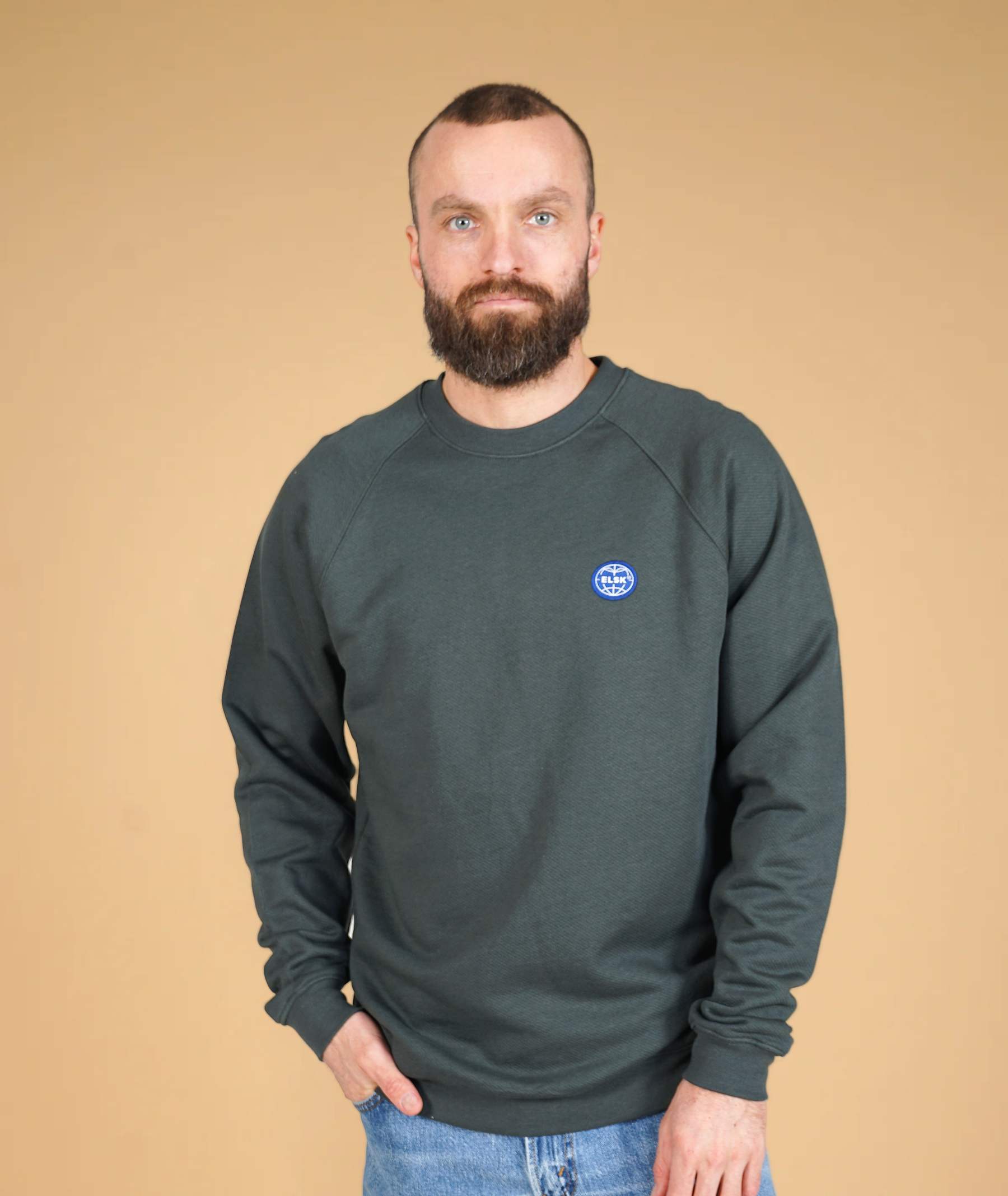 ELSK GLOBE MEN'S TVÆRS CREWNECK STONE GREEN - Supermen.dk