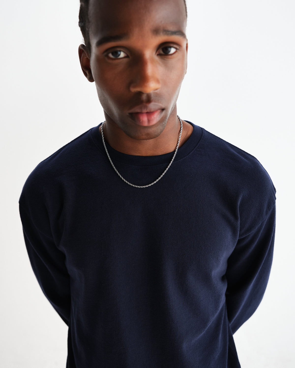Nærbillede af Wax London Hayden langærmet T-shirt med struktur i navy