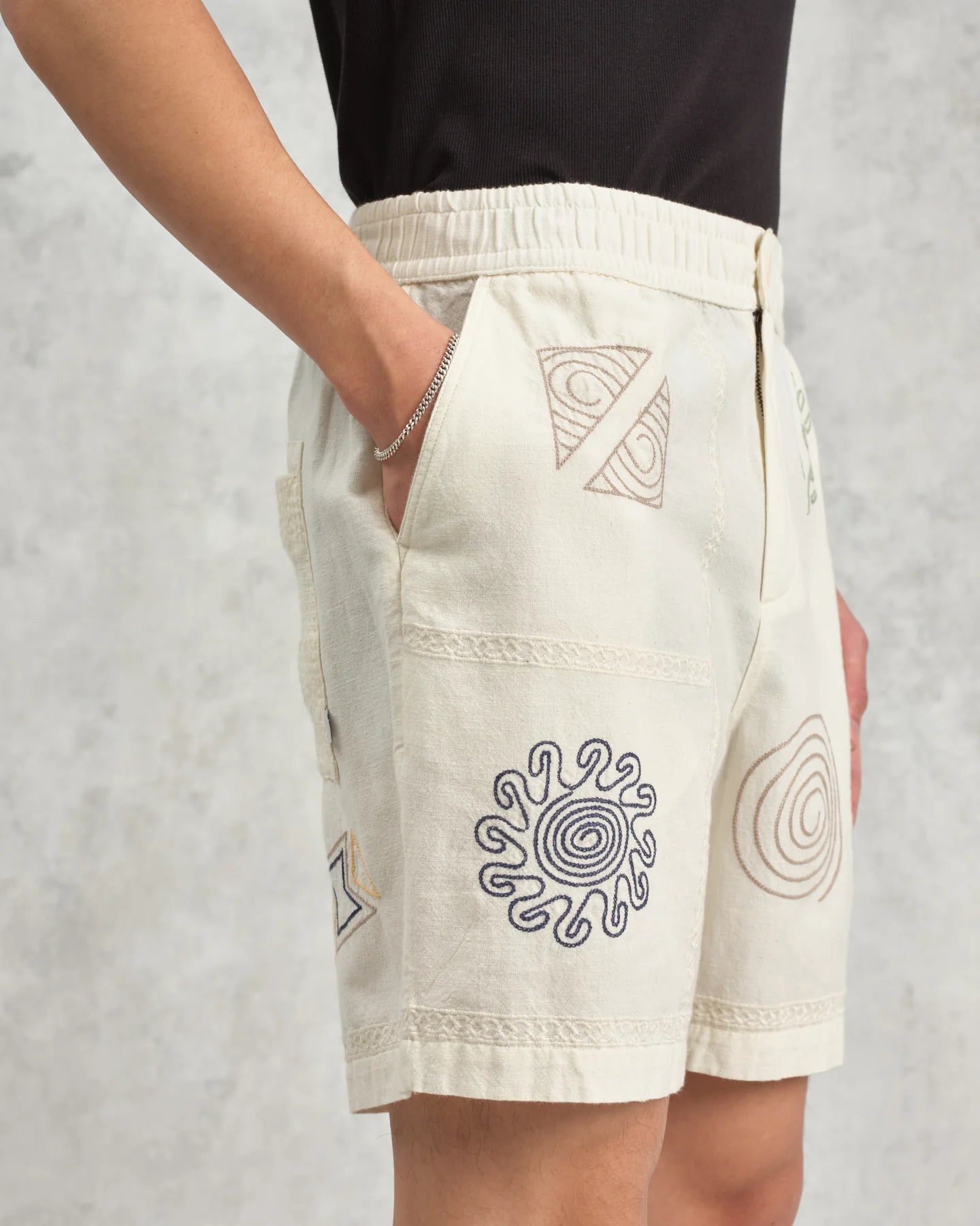 Kurt - Ecru Doodle Embroidered Shorts - Supermen.dk
